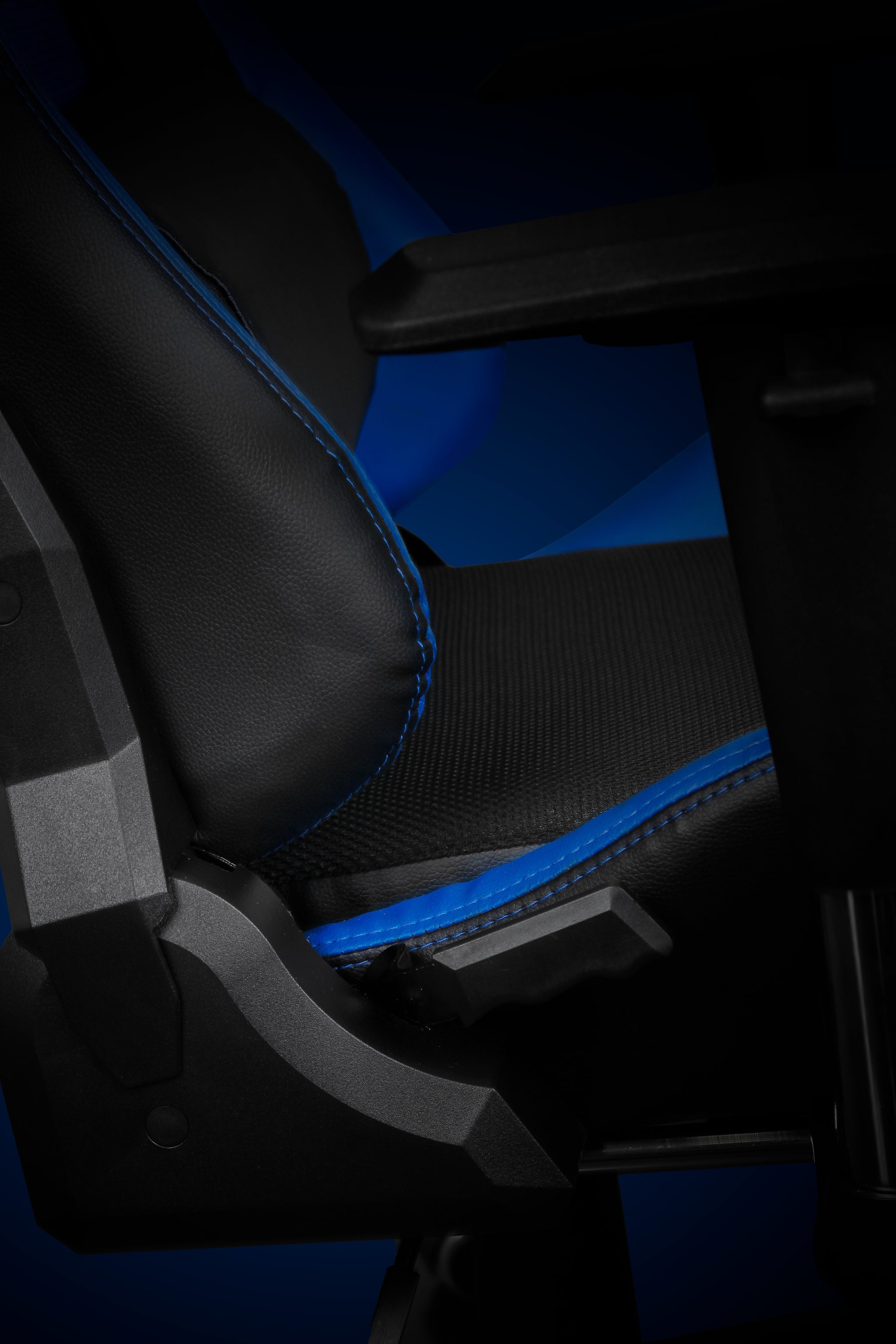 Gaming chair sales with seat belt